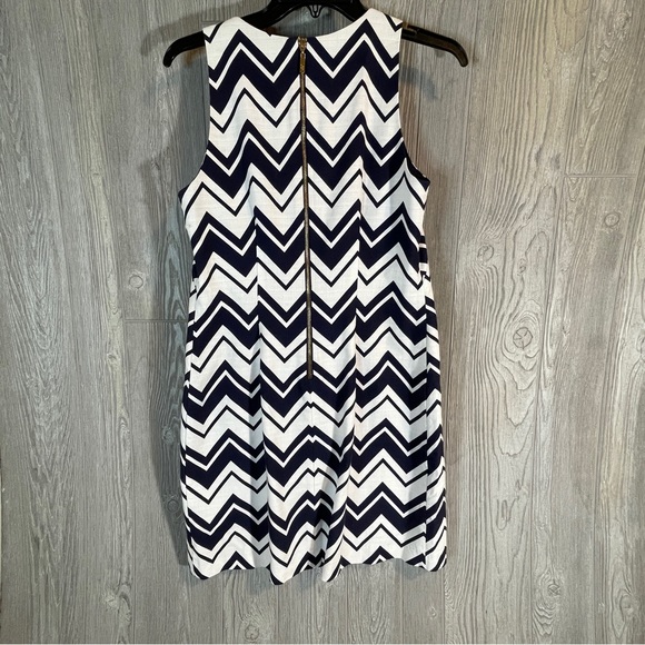 Eliza J Blue Chevron Printed Sheath White Exposed Zip Cocktail Dress Size 4 - Picture 2 of 6